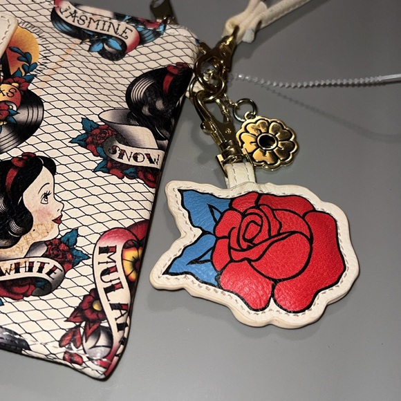 NEW Disney princess Ariel Belle SnowWhite Mulan Pocahontas Jasmine wallet makeup - Picture 10 of 17